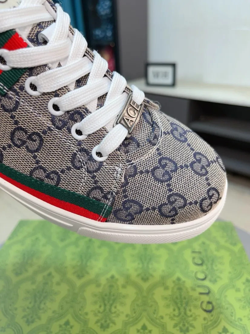 Men's shoes 💰400🌸🌸[GUCCI] Gucci's new spring and summer slip-on loafers with cartoon characters, Fendi F's low-top trendy men's shoes, 😈The upper is made of Italian 🇮🇹 imported sheep suede with Lafayette embroidered leather, full pigskin lining, original rubber non-slip outsole! The style is high-profile and elegant, and the upper is versatile and fashionable. 🇱🇾🇱🇾A large number of ready-made and reposted pictures will be sold! 38-44,